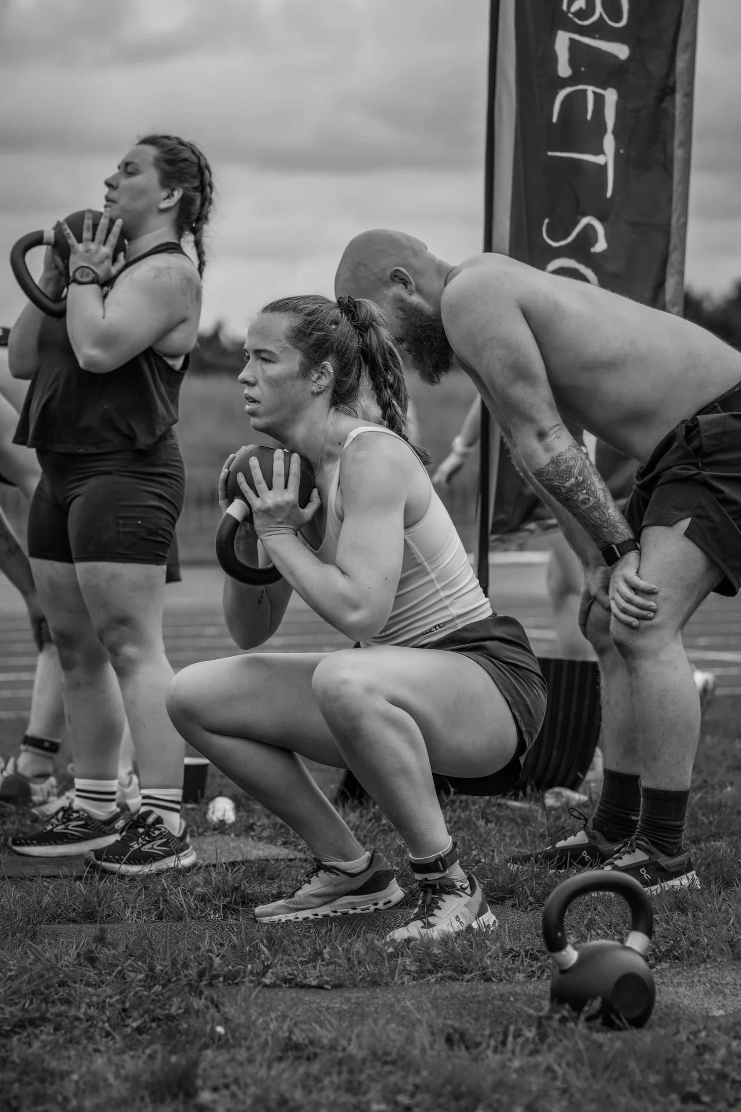Athlète effectuant un « goblet squat » avec kettlebell lors de l'épreuve du « Goblet Squat Labour »